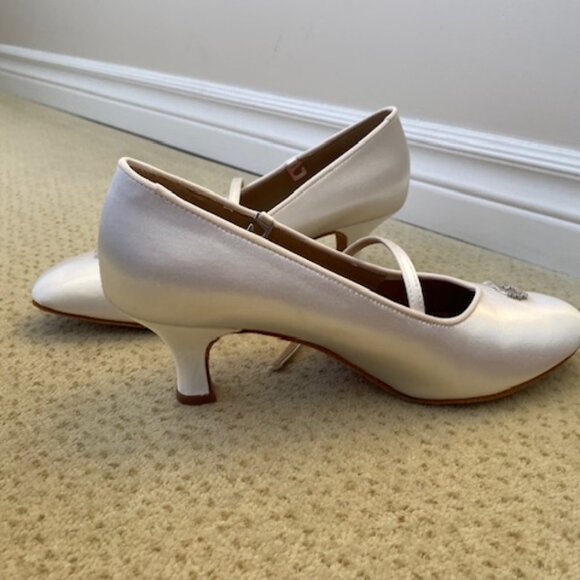 Satin white Bridal or Ballroom Dance shoes - Picture 3 of 10